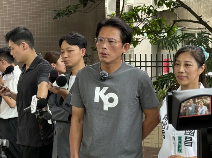 交还党主席？黄国昌强调与柯文哲有互信基础民众党主席黄国昌今天（7日）回应媒