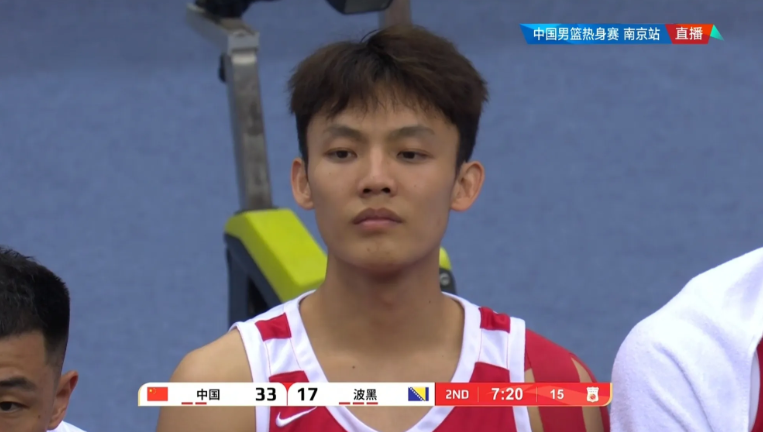 中国男篮明星后卫徐杰真是太可怜了！在昨天进行的中国男篮和波黑男篮的热身赛中，