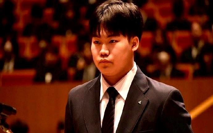 说实话，松岛辉空这小伙子最近让大家讨论的，还真不是什么比赛排名的事儿。他刚在社