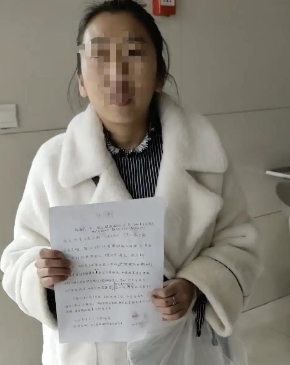 山西吕梁,一大妈去银行存钱,一女子穿着银行工作人员的衣服,撺掇她买了40万理财产