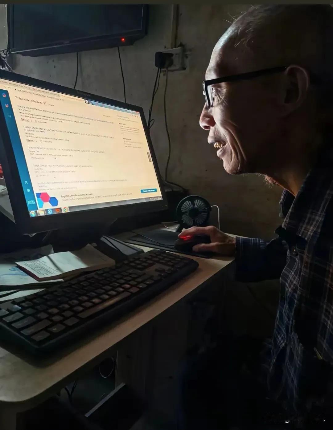 博士回乡开诊所35年，赚60万盖楼不装修，钱全砸在买书做实验上！湖南武冈桂