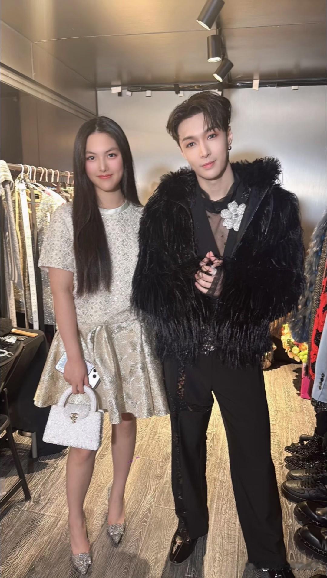 左边是王诗龄，2009年出生，身高170cm。右边是张艺兴，1991年出生，身