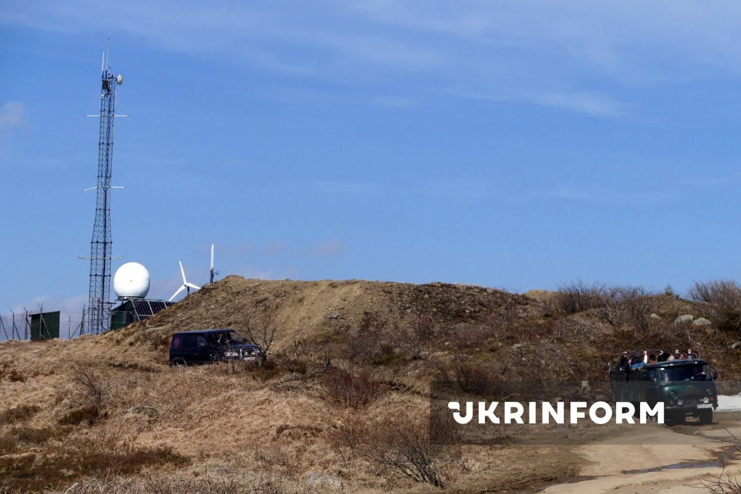 在乌克兰喀尔巴阡山脉最著名的山间牧场上，旅游季拉开了帷幕。它绵延近15公里，其山