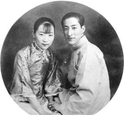 1962年，一位嘴唇、脸庞紫得发黑，头发全白、牙齿掉光，瘦到脱相的老人，在上海监