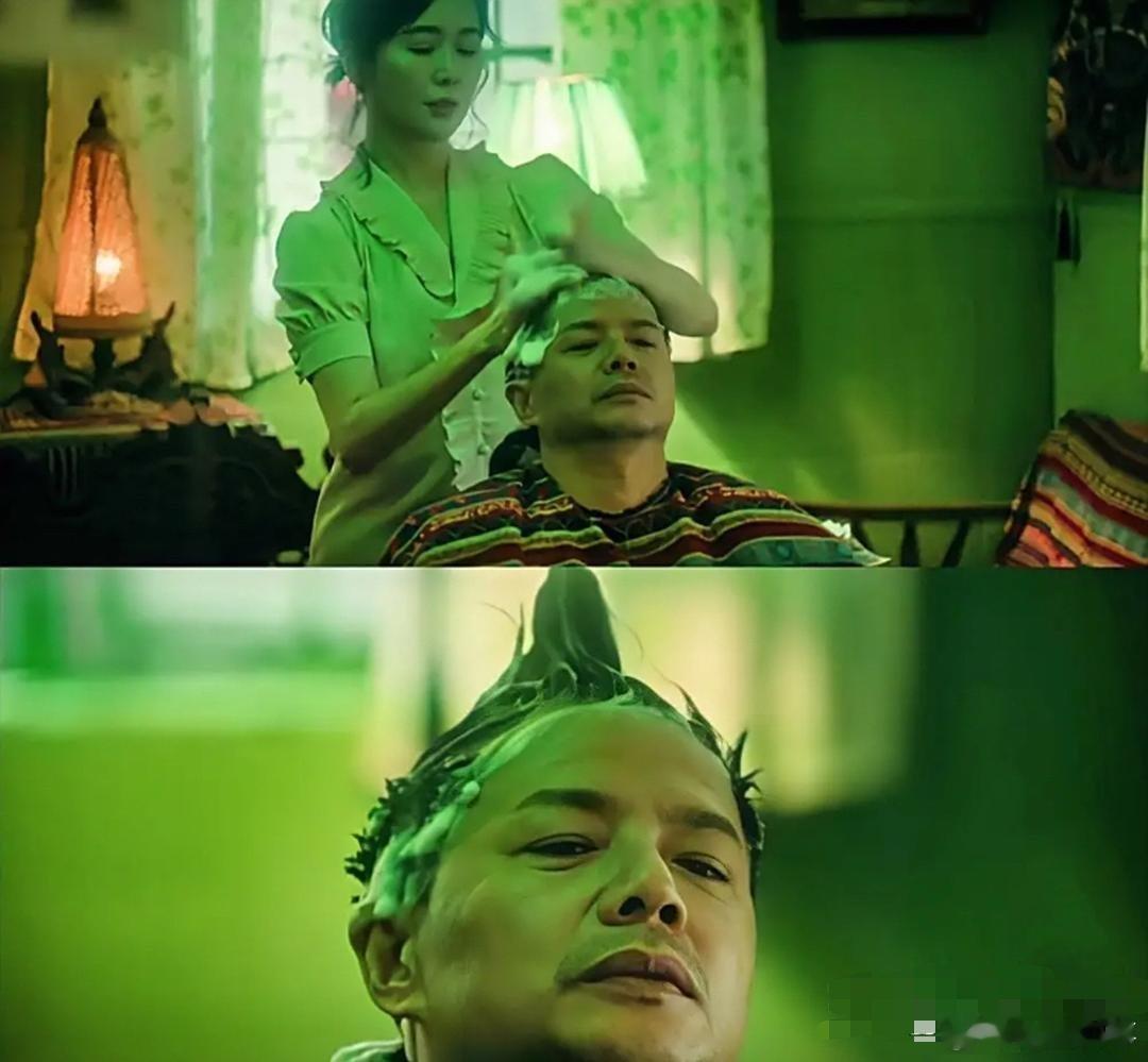 看《扫毒风暴》的时候，瞧见左小青给段奕宏洗头，我就问我妈：“咋还有坐着洗头的呀，