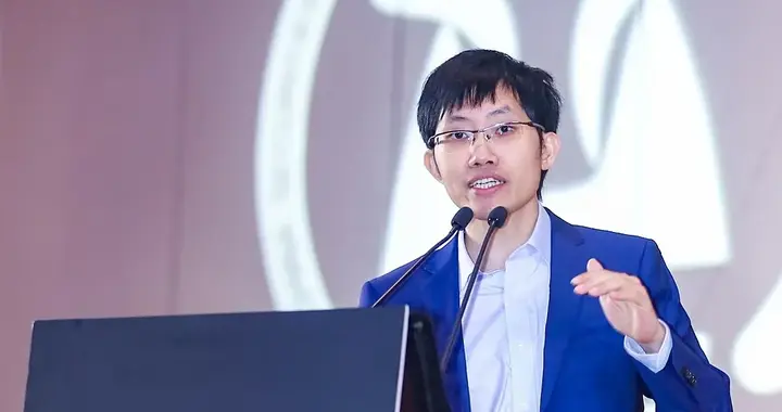 DeepSeek, 拟获千亿融资