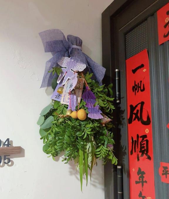 今年端午节太反常了！刚才楼下碰到卖艾草的老爷子，他叹着气跟我说了一句话，让我心