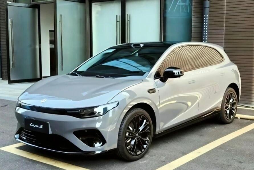 零跑Lafa5，如果定价6.98万起，将会血洗小型车市场。零跑Lafa5，车