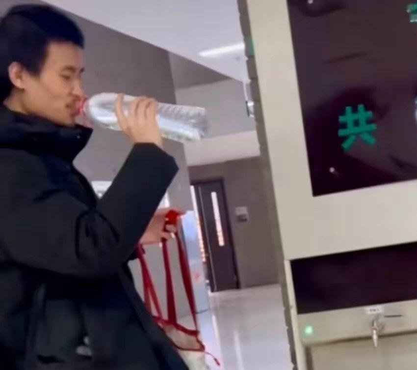 韦神啊韦神，你可真是个让人意想不到的“老六”！一直以来，我都理所当然地觉得，你肯