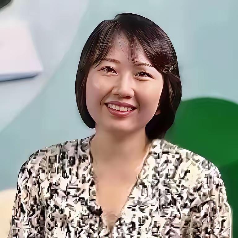 女人穿什么样的服装，就显什么样的气质，这一点在曾琦身上就非常明显，看她平时的穿着