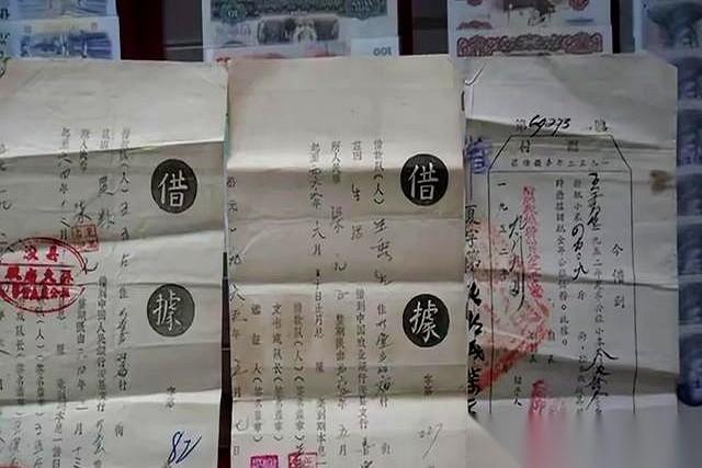 1950年，四川一个地主家，正被翻箱倒柜。本以为就是个常规操作，清算家产，结果
