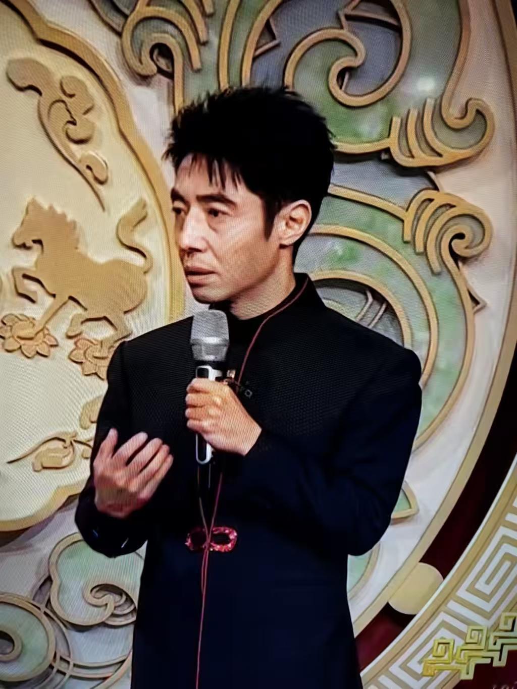 撒贝宁还不到50岁啊，怎么又瘦又老成这样，是啊！开场看到撒贝宁的面相我吓了一就，