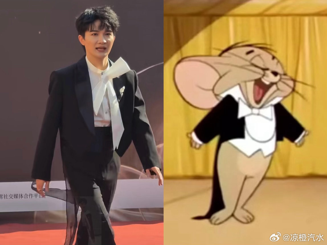 周深胸前是什么我家孩子，一会杰瑞，一会猫猫，哪个都像，好奇妙