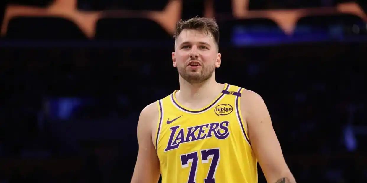 东契奇为何这么厉害呢?他速度不快,爆发力也是一般,也没有华丽的拉杆上篮,也没有炸