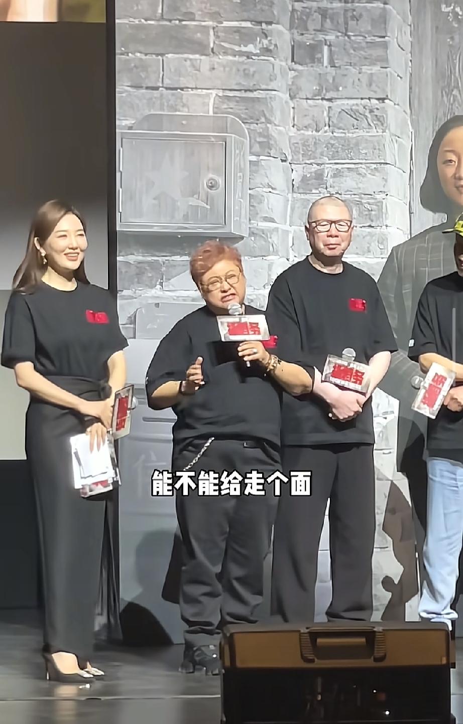 韩红“走个面”一点都走不了，因为她实在是想错了：第一、她以为所有人都像她一样