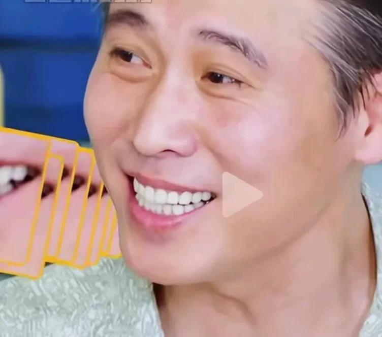 看了李乃文和邓超在综艺上的表现，有种俩人终于在中年遇到自己的感觉。特别是在用英