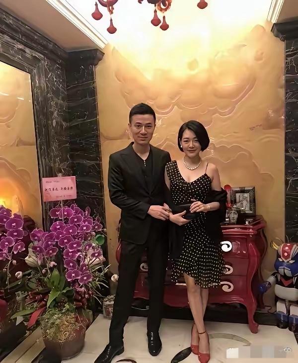 大S和小S两个人过着不一样的生活，大S要求太高，她为什么那么多事情，她自己的原生
