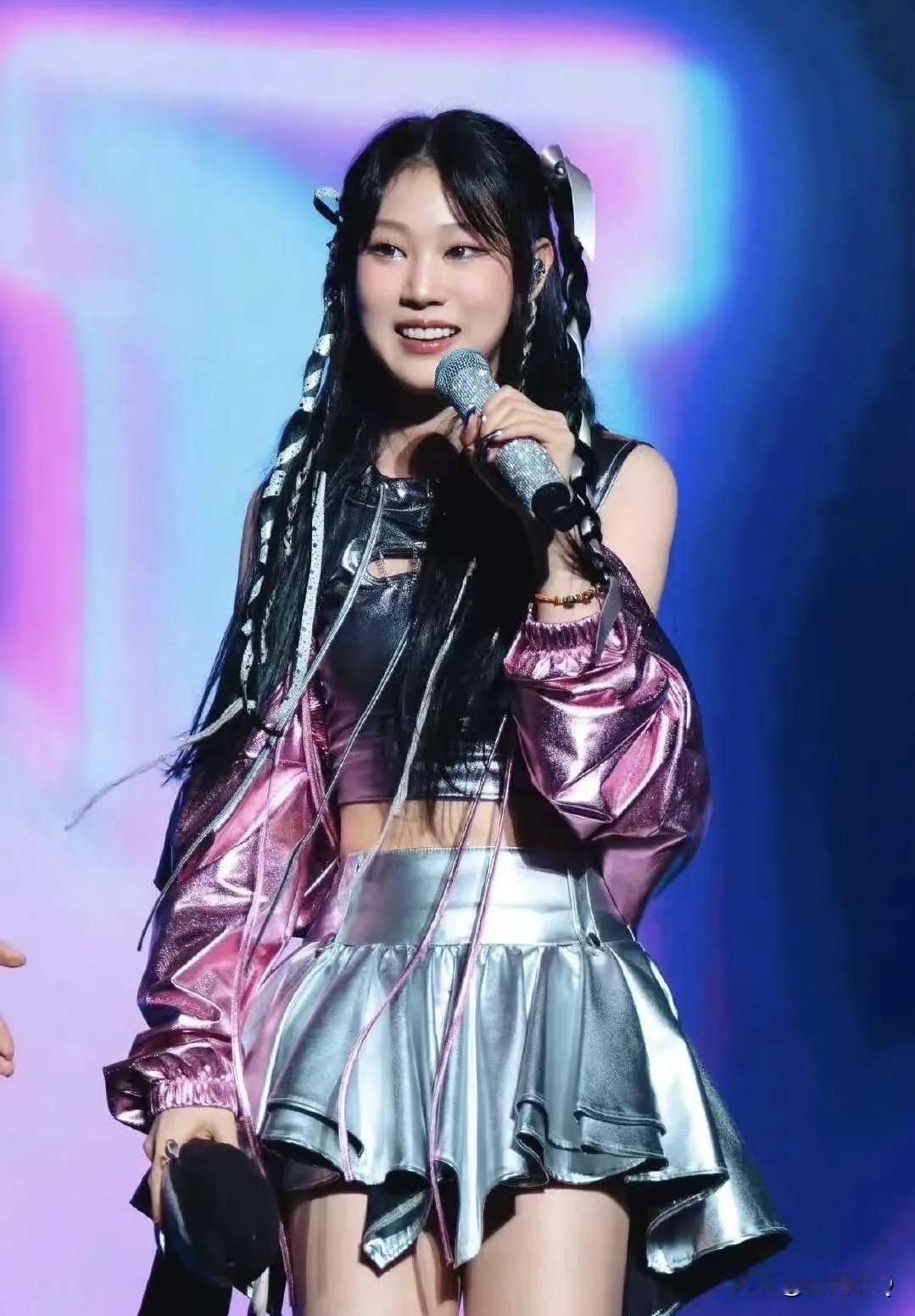 小沈阳的女儿沈佳润现身小沈阳演唱会，同时作为演唱嘉宾的沈佳润在台上又唱又跳，自信