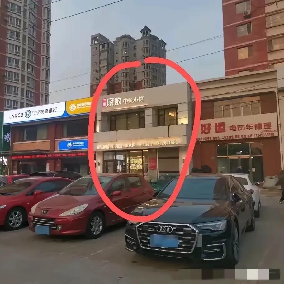 吃饭还是选一楼吧！在二楼吃饭，会反应迟钝。坐包厢里吃饭聚餐，门关上后，只顾着和