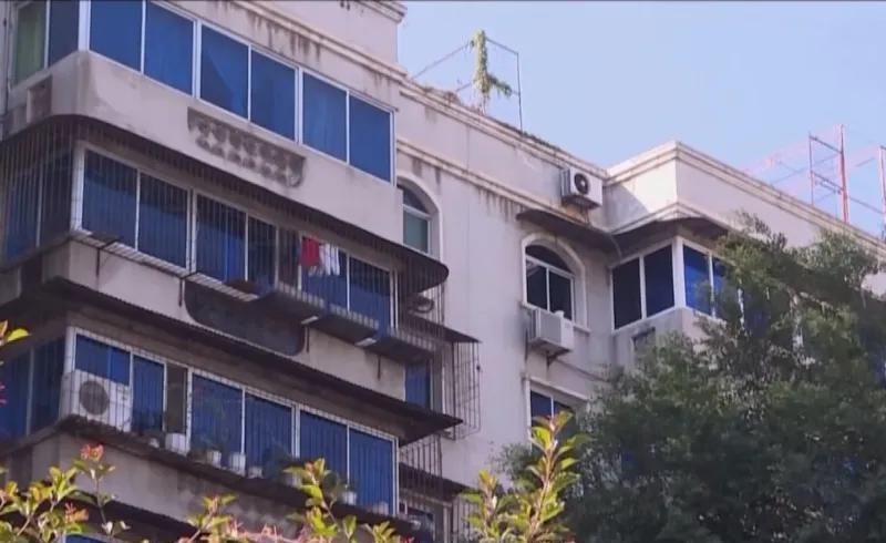 四川，男子父亲去世，他转账1600元，却不出席葬礼。父亲刚死，他就把妹妹和母亲告