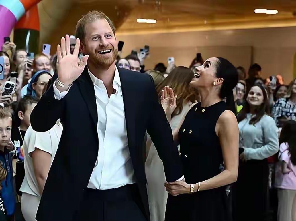 “雷声大雨点小”，哈里和梅根这一次，又失策了！这对夫妻，每年都要去几次国外，戴