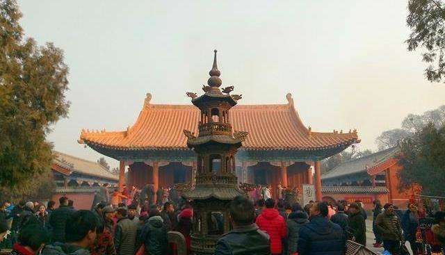 香火与王朝：古代寺庙建筑背后的政治与宗教古代寺庙建筑作为宗教与文化的载体，不仅
