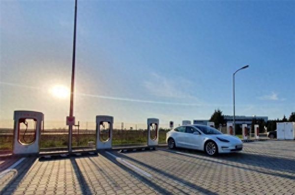 10%的车型将强制清退！中国再落地电车新规：颠覆车越重越安全认知