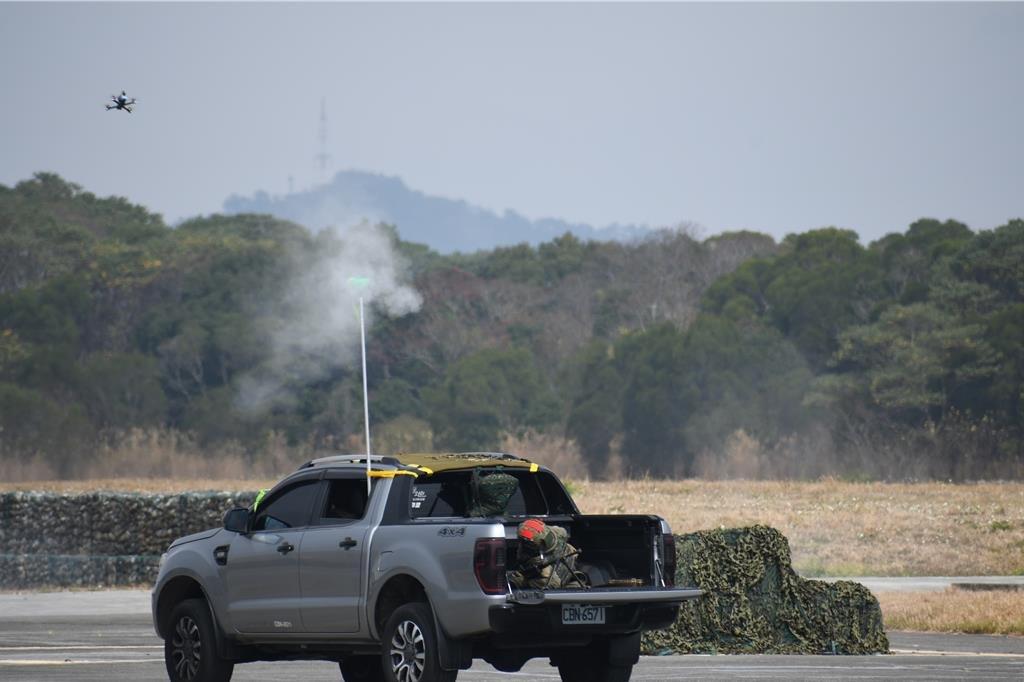 对面宝岛1月27日，陆军使用Z-19攻击直升机和轻型车辆对一处重要设施进行了联合