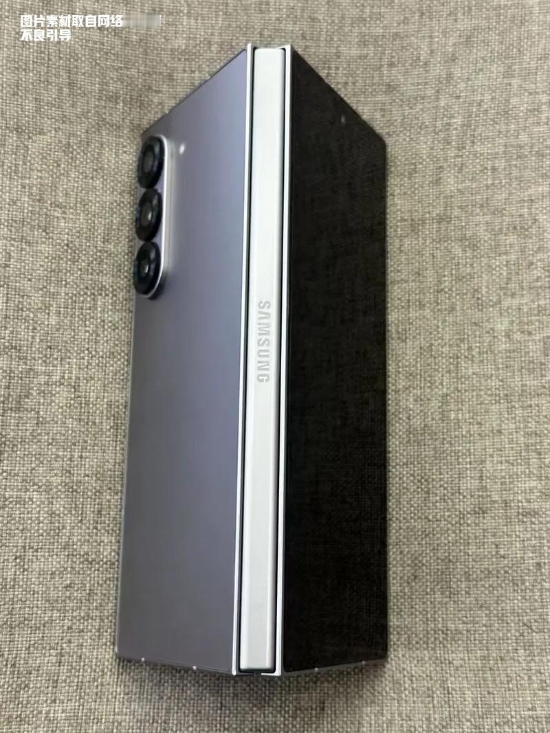 三折叠手机神仙打架！万元天价背后，藏着普通人看不懂的消费真相万档定价直接把