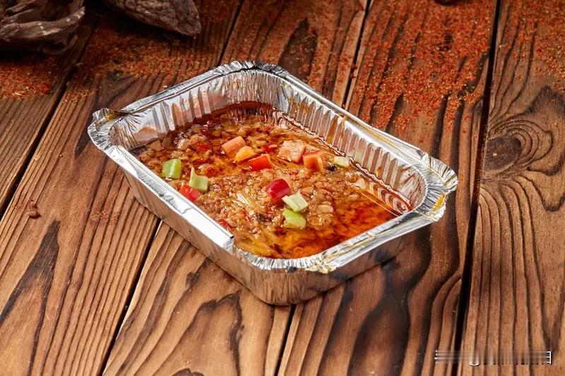 空气炸锅虽好用，但有些东西可千万别放进去。像锡纸，很多人觉得用它包裹食材能防粘吸