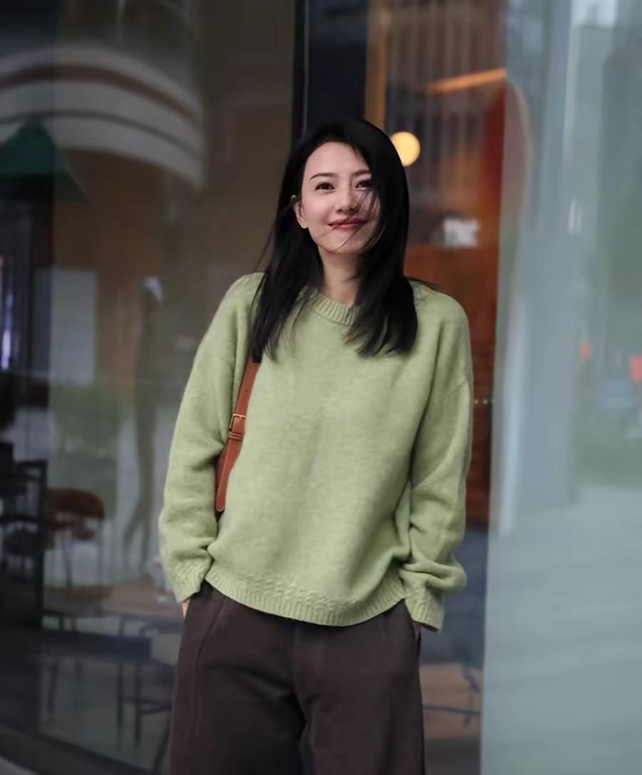 高圆圆说：爸爸清华毕业，搞航天，妈妈原在国家航天部，哥哥也是清华的。可他们家