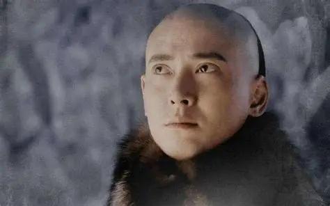 一个大清的军机大臣，吞金三个时辰，没死；服鸦片又两个时辰，没死；再吞砒霜，从正午