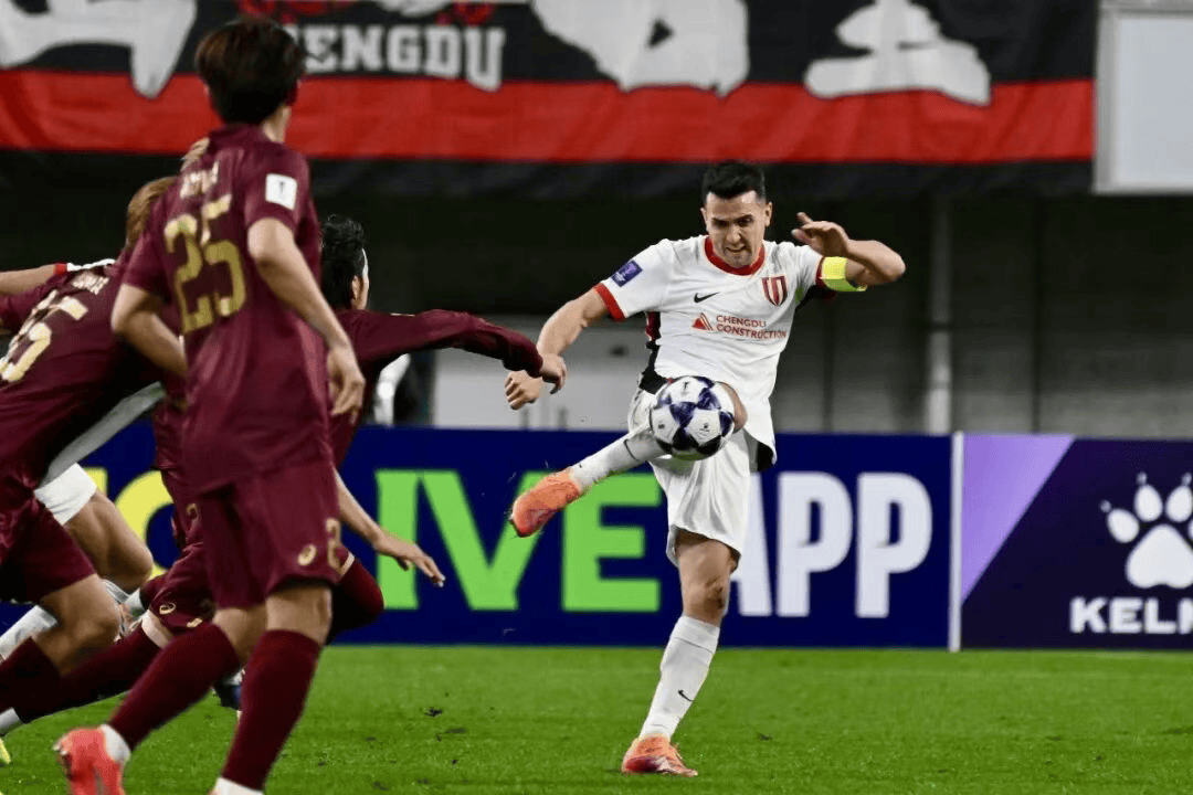 周定洋告别成都: 可以昂首离开, 已经为球队和球迷倾尽所有