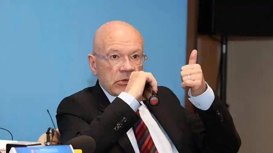 必须顶他！马丁.雅克一番话，直接把美国怼的哑口无言，他说:一个靠战争发家、才风光