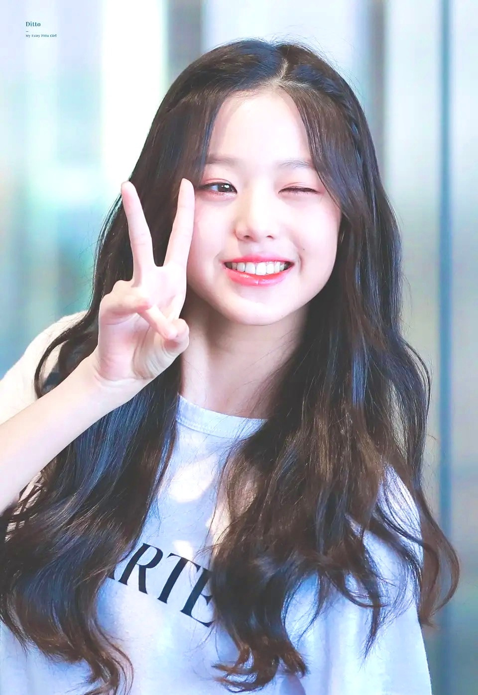 不变的是那萌萌的剪刀手呀＞𐋣＜从小萌到大🐰张元英的13岁和21岁