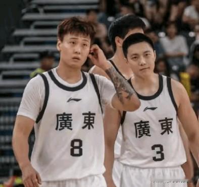 胡明轩和赵睿全运会发挥不好，我认为很正常，经历男篮亚洲杯后，两人身体出现了不同小