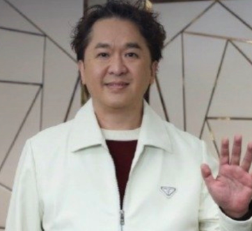 2025年11月23日港圈富二代兼艺人邓兆尊在黄泽锋女儿百日宴上引发的争议言论，