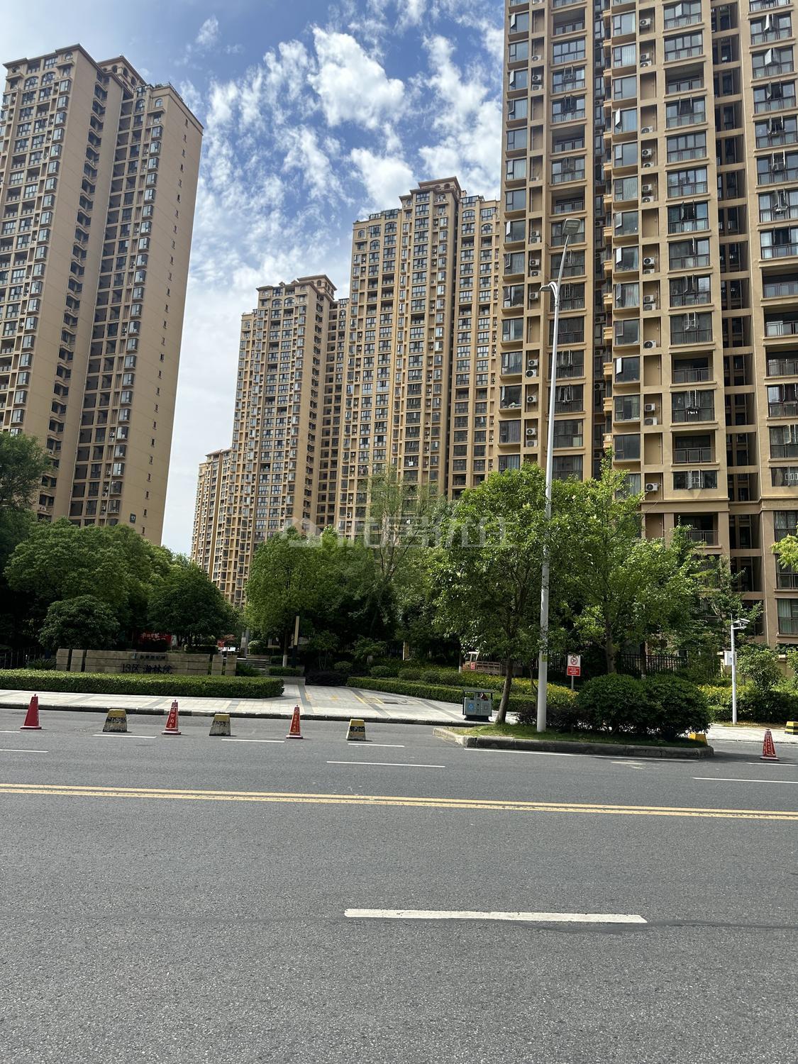 襄州火车站附近楼盘和五年前比，降了多少？根据市场数据，襄阳襄州火车站附近的楼