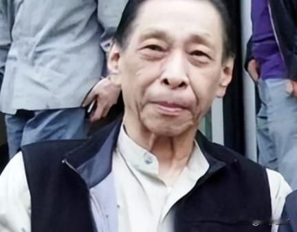 1991年，杜月笙的儿子来到北京，想要收回父亲当年购置的四合院，然而，所有住户都