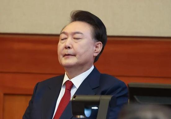 尹锡悦的第一道罪名，一个月后见分晓！韩国首尔中央地方法院日前宣布，前总统尹锡