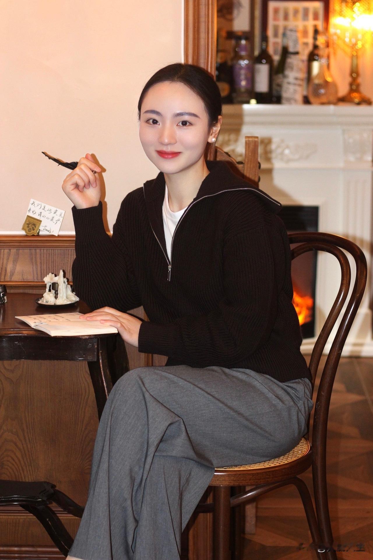 独处的时光，是美好的时光。看着世界的光怪陆离，远离喧嚣，与自己内心链接，宁静平