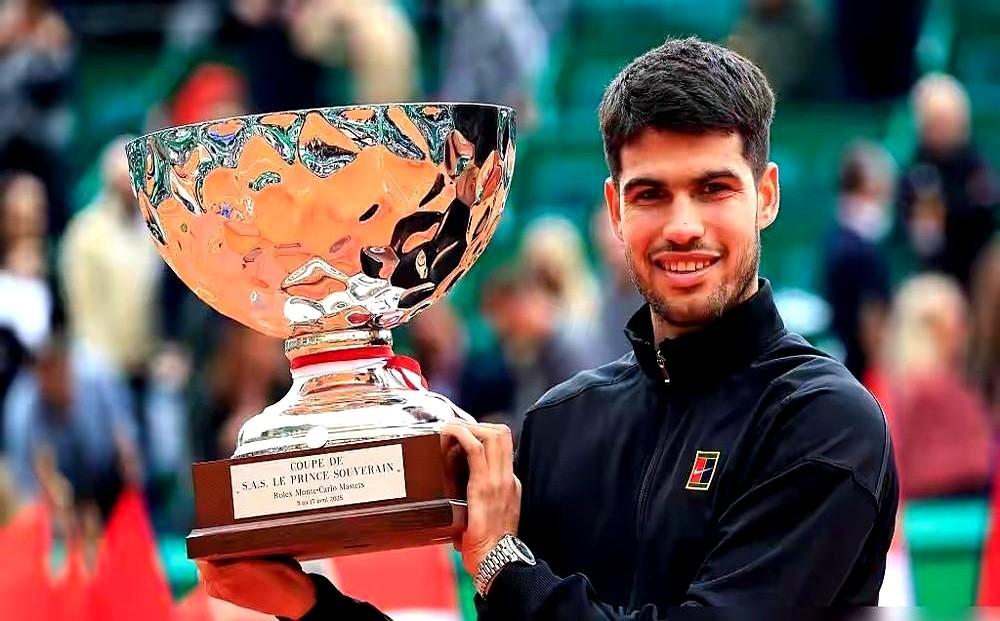 世界第一要换人了？就差190分！辛纳刚拿下“阳光双冠”，气势正旺，直逼阿尔卡