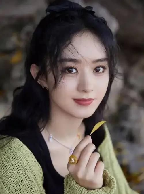 心里冒出来不好的预感，赵丽颖怕是又要被舆论盯上。平时在圈里风风火火，这次却在杨幂