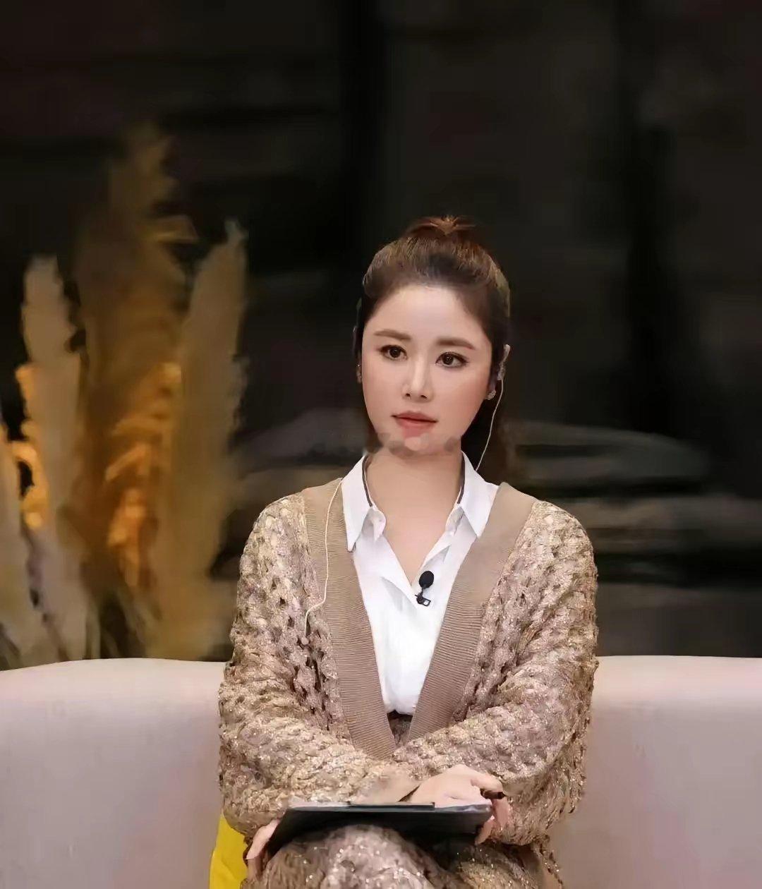 娱乐圈的“冻龄神话”，撕开来看总带着点科技与狠活的痕迹。林心如这波爆料，把四十加