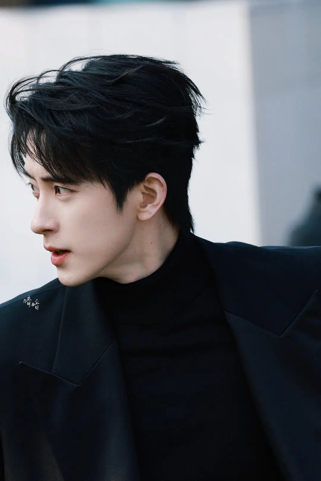 敖瑞鹏肤白肤质好骨相佳皮又紧，硬件完全是造物主偏心啊简直是生图的神！