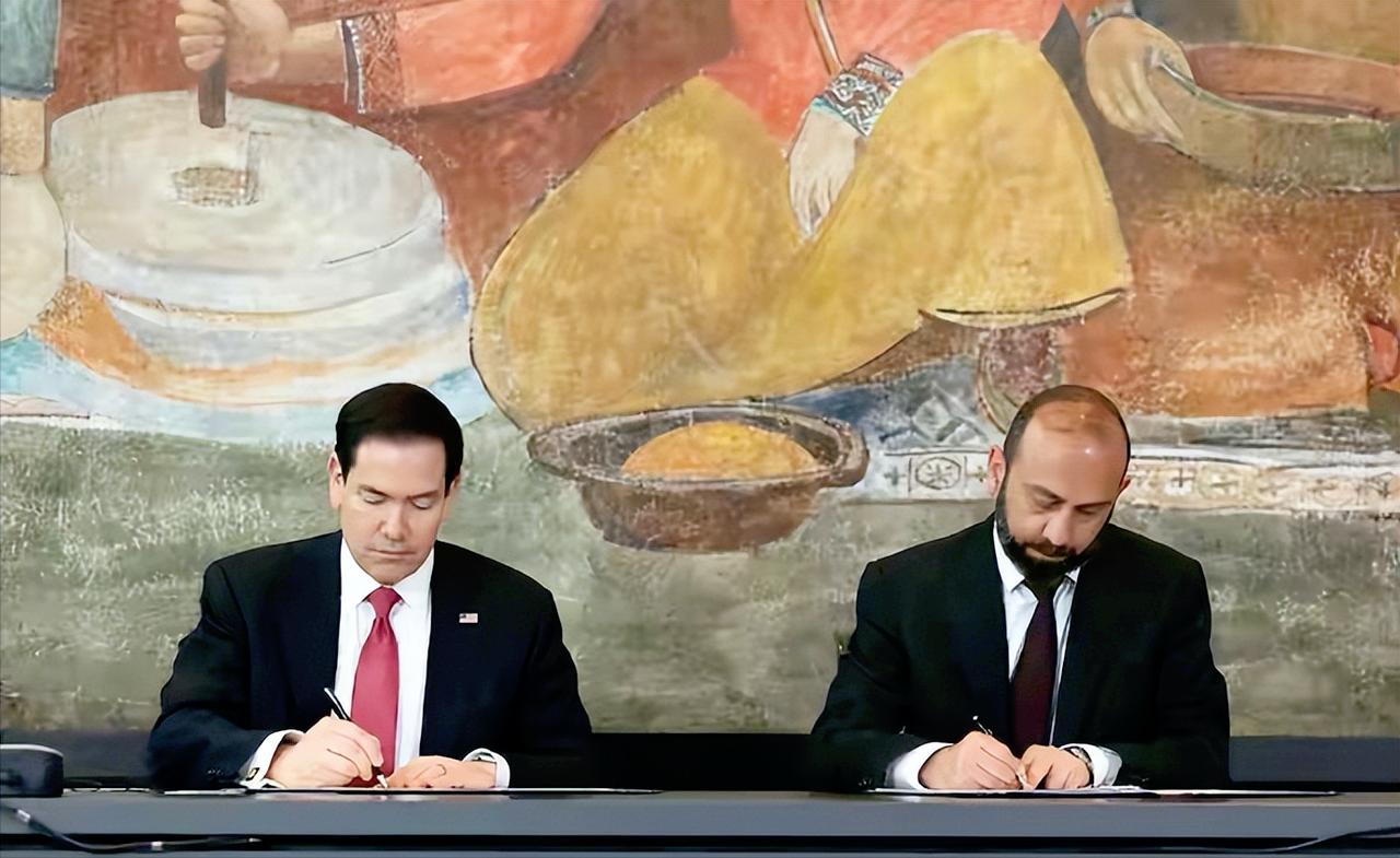 见过敷衍的，没见过这么敷衍的。美国国务卿鲁比奥日前到访亚美尼亚，结果全程就没出
