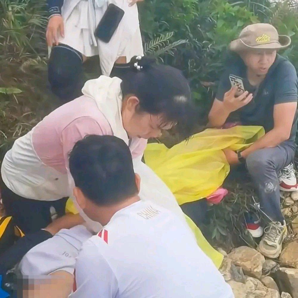 10月19日，广东惠州惠阳区白云嶂发生悲剧，一名男子闫某在登顶途中突发状况，经多
