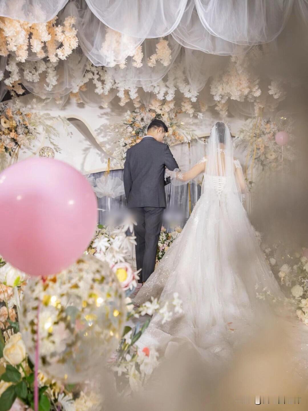 第一次相亲没看上的人，后来成了我老公到现在依然清晰地记得我跟他第一次相亲见面，