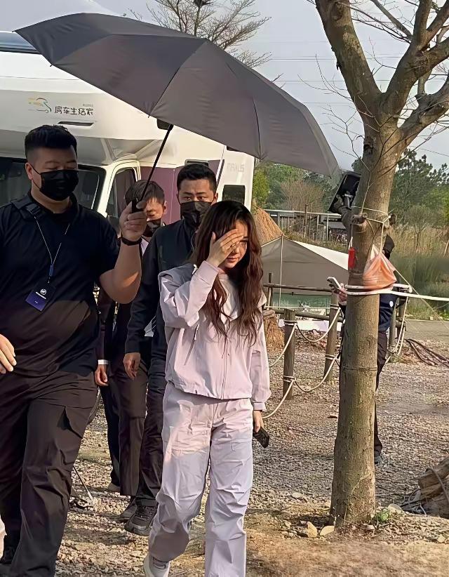 蛮娇小的