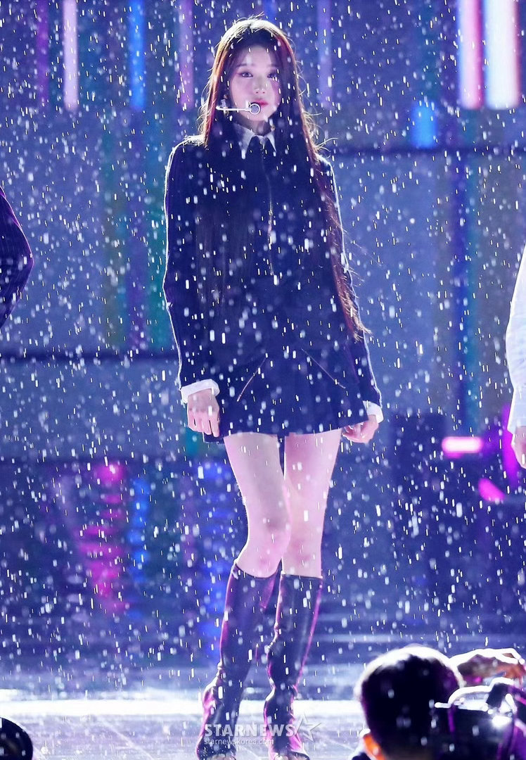 #张元英#【230430】在雨中​